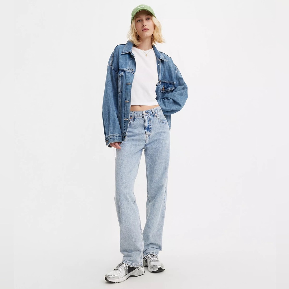 NWT Levi’s Low Pro Straight - Light Wash - Size 27